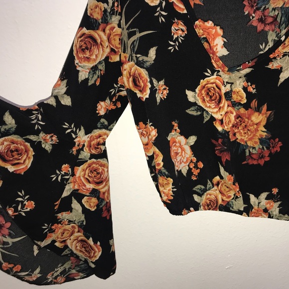 [Rue 21] Floral + Flirty Cropped Blouse - Picture 5 of 8